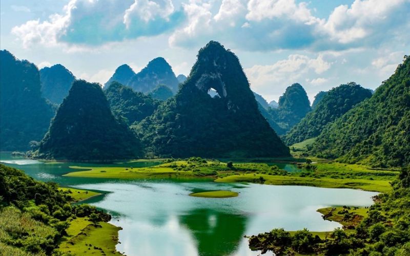 Núi Mắt Thần